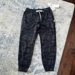 NWT Vuori black camo Halo performance joggers size Smallb